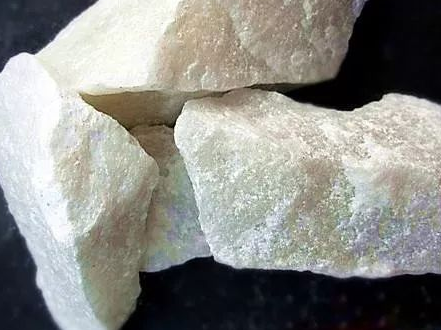 白云石加工不同磨粉細度選擇不同的磨粉機